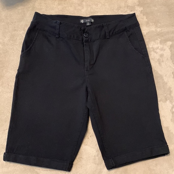 Iris shorts - Picture 1 of 7